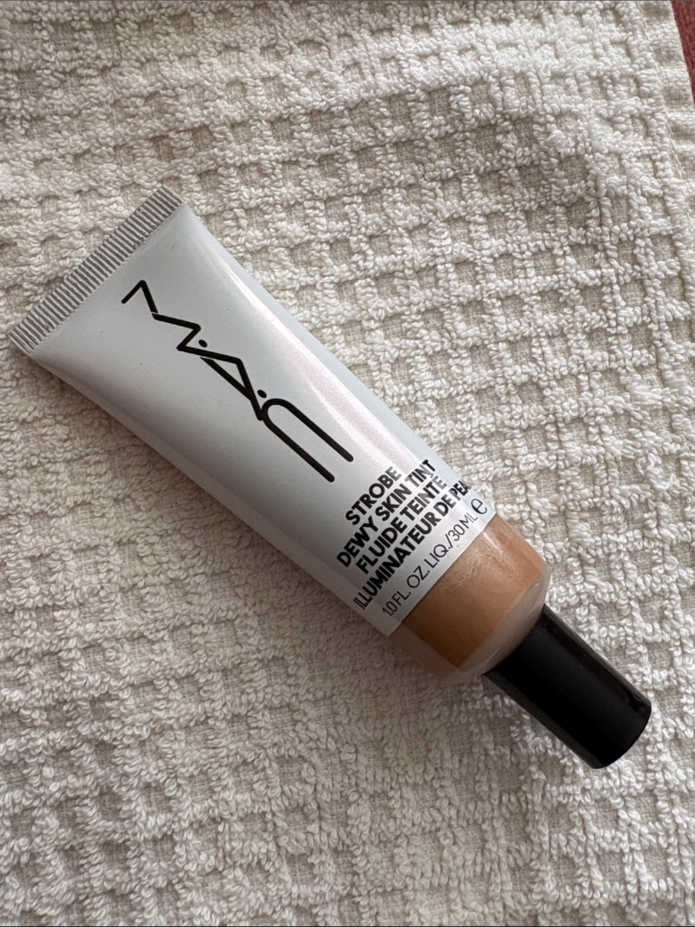 MAC Strobe Dewy Skin Tint - Medium 2
